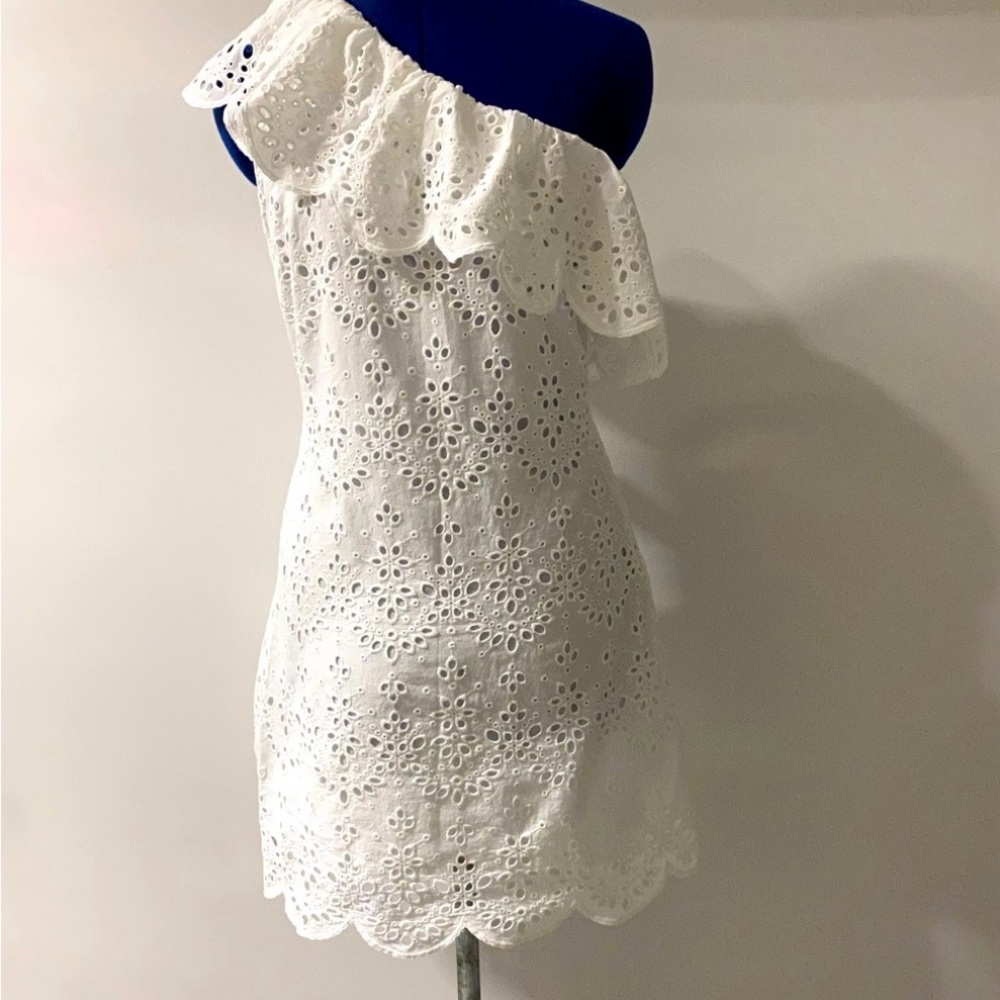 Cupcakes & Cashmere White One Shoulder Crochet dress size XS